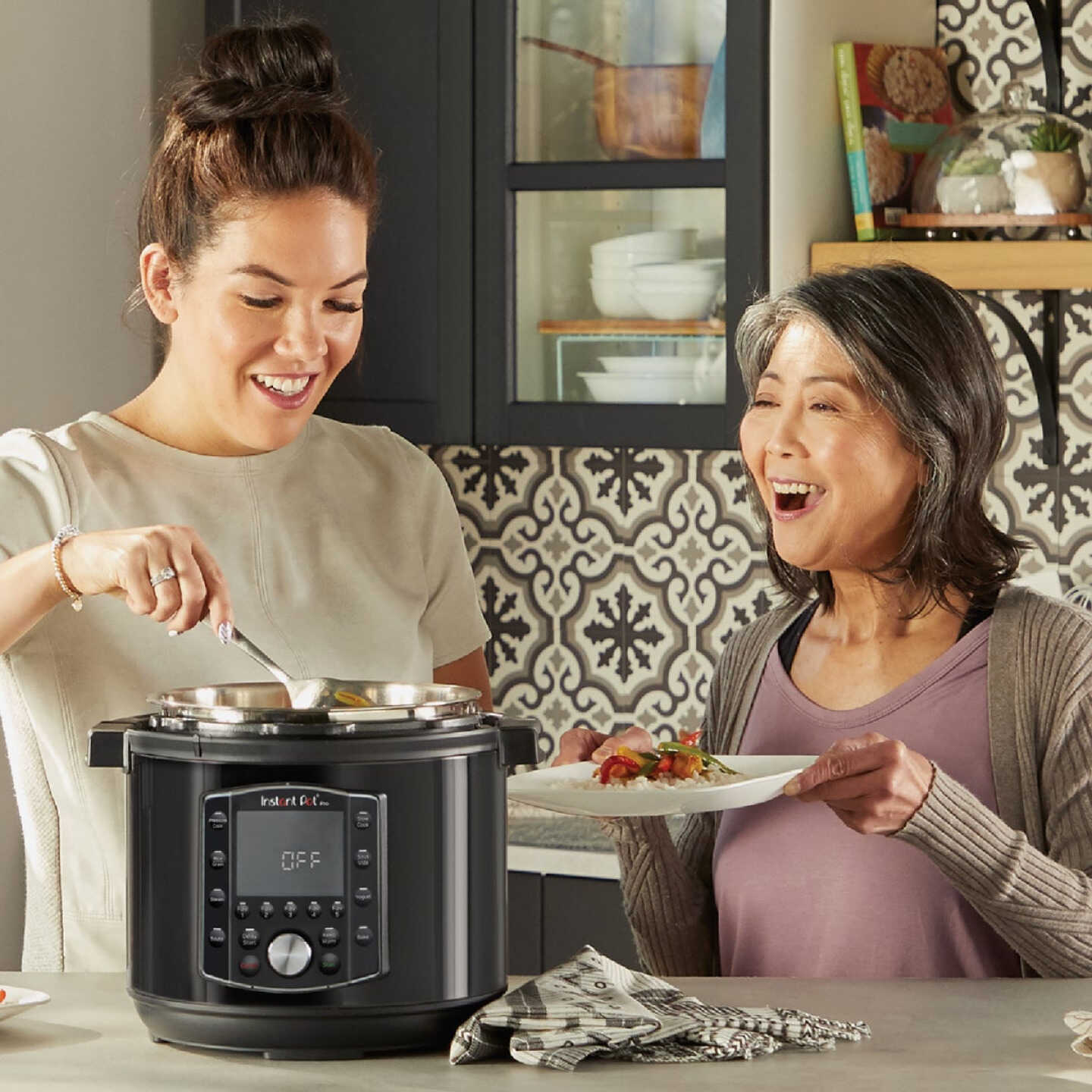 Instant Pot 6 Quart With Non-stick Inner Pot for Sale in Portland, OR